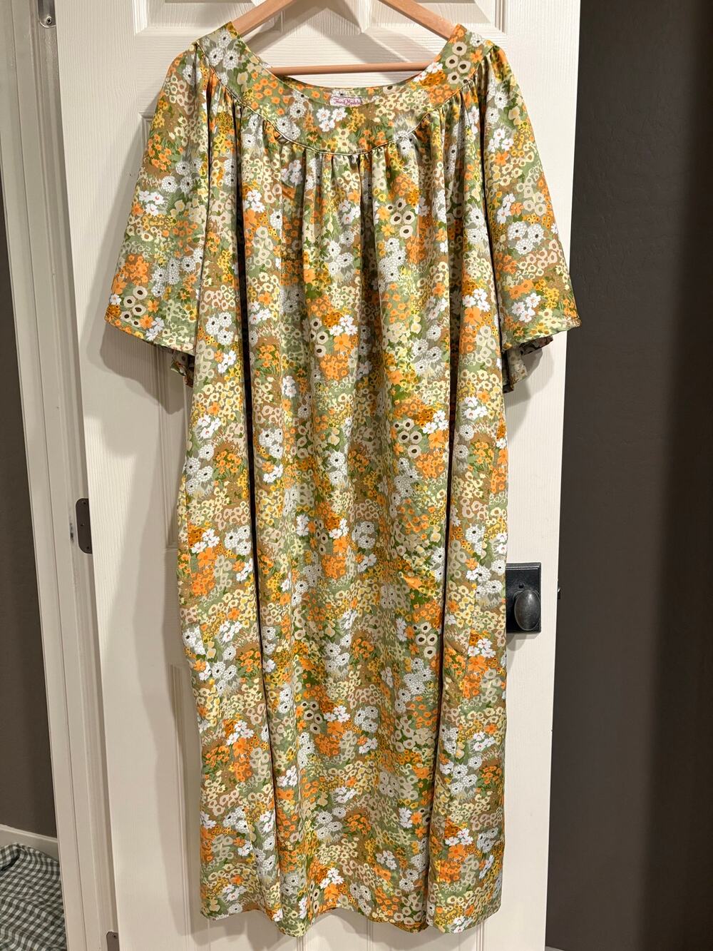 VINTAGE Handmade 1970s House Coat Gown Size 2X Groovy Retro Floral Hippie Dress